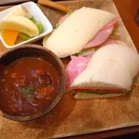 Snapdishの料理写真:カフェローシャさんのランチ🍴パニーニサンド|Ikue Sawadaさん