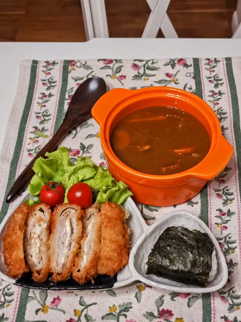 Snapdishの料理写真:【カレースープと塩おにぎり】|梨々香さん