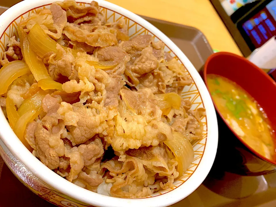 すき家の牛丼っ🎵|ぼっすんさん