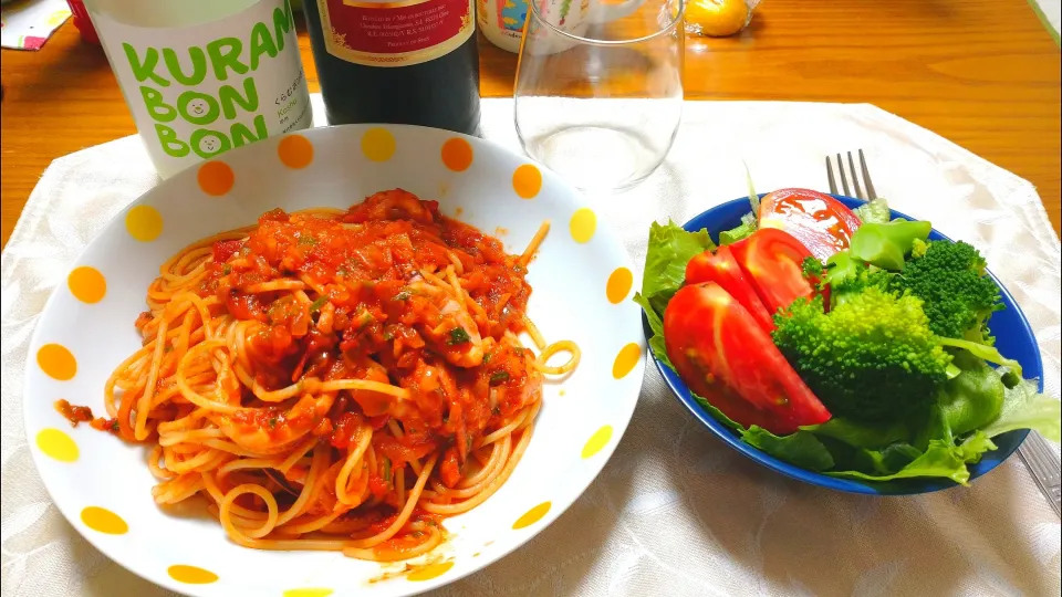 10/26の夕食
烏賊のトマトソースパスタ🍝|卯月さん