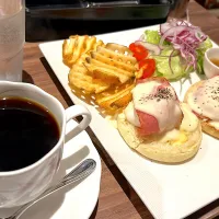 Snapdishの料理写真:高倉コーヒー　エッグベネディクト|hiroeさん