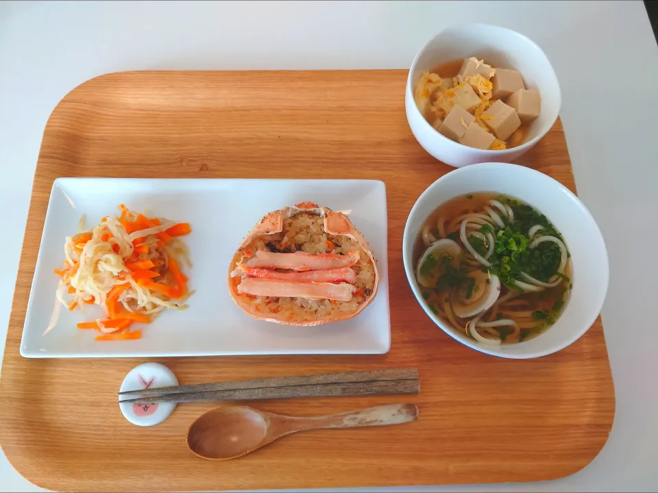 今日の昼食　蟹おこわ、蛤うどん、切り干し大根煮物、高野豆腐卵とじ|pinknari🐰🌈さん