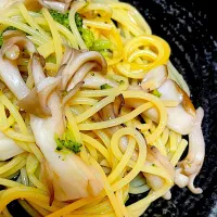 Snapdishの料理写真:舞茸とブロッコリー🥦のスパゲッティ