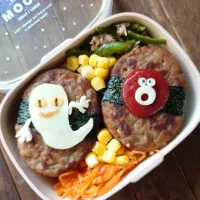 Snapdishの料理写真:漢の…次女用🍱マルシンミニハンバーグおにぎり弁当