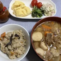 Snapdishの料理写真:炊き込みご飯とシシ汁| あんこさん