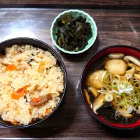 Snapdishの料理写真:今日の昼ごはん（炊き込みご飯（きのこ五目）に鶏ごぼうのつみれ汁、すぐき葉）|Mars＠釜飯作り研究中さん