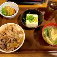 Snapdishの料理写真:鬼おろしポン酢牛丼|しのぶさん