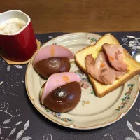 Snapdishの料理写真:黒糖ロールパンサンドイッチ、焼豚チーズトースト、ホットバナナミルク(朝ご飯)|enarinさん