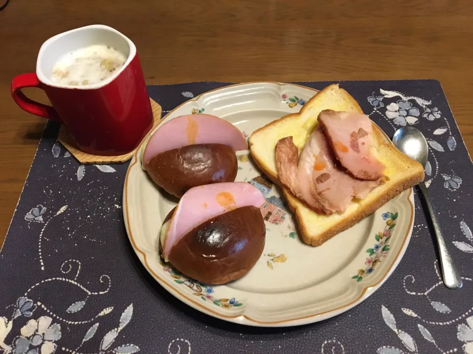 黒糖ロールパンサンドイッチ、焼豚チーズトースト、ホットバナナミルク(朝ご飯)|enarinさん