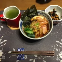 Snapdishの料理写真:特製稲庭風うどん、煮豆、熱い日本茶(昼飯)| enarinさん