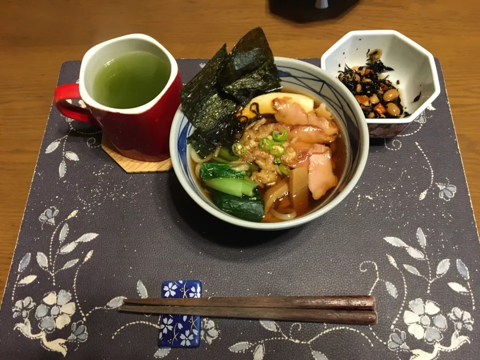 特製稲庭風うどん、煮豆、熱い日本茶(昼飯)|enarinさん