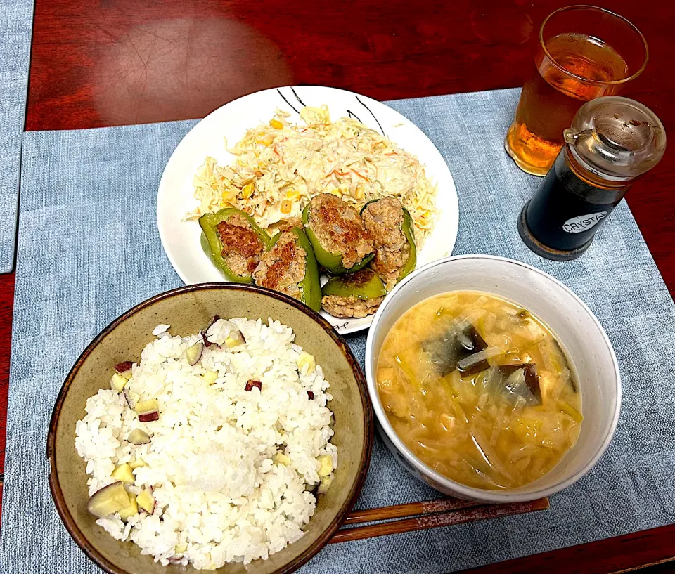 ピーマンの肉詰めとさつまいもご飯の夕食|あーちゃんさん