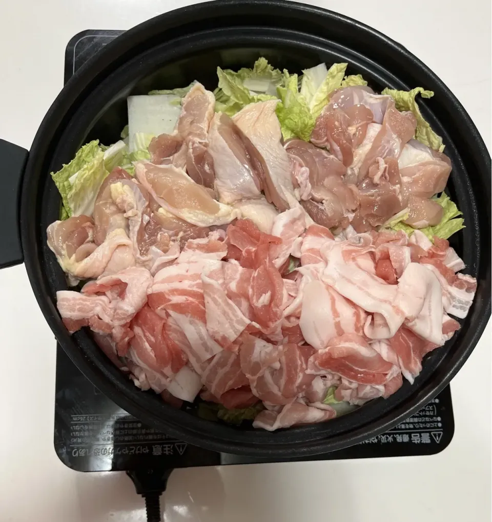 Snapdishの料理写真:晩御飯☆鍋。白菜・豚・鶏。「天下一品」の鶏白湯出汁で。〆は雑炊です。|Saharaさん