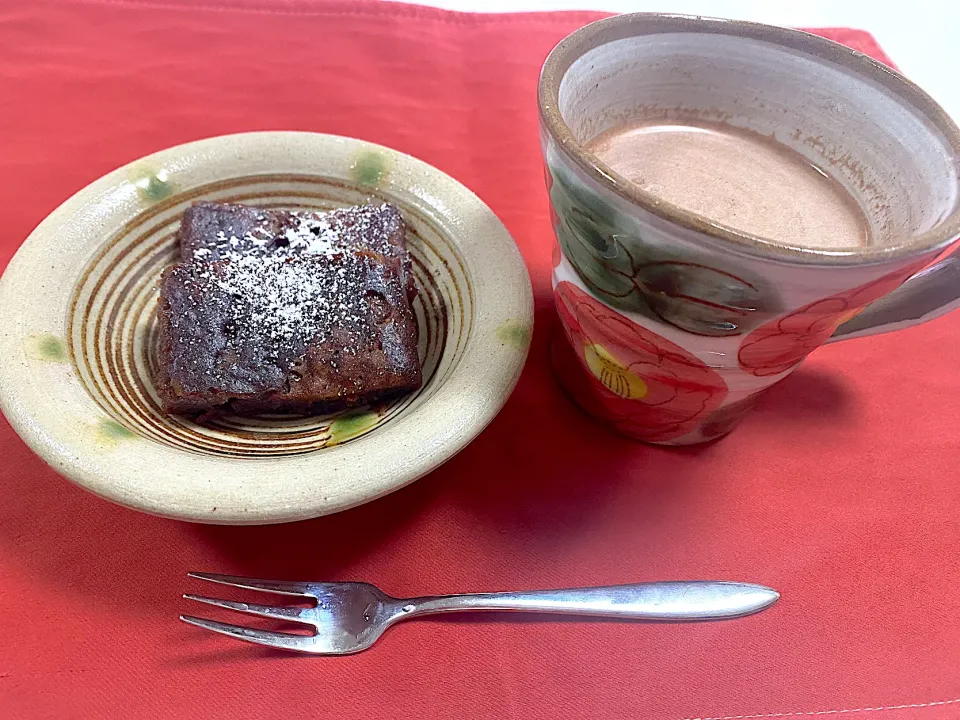 バナナ🍌とココアのブラウニー　ミルクココアを添えて☕️|Ponoさん