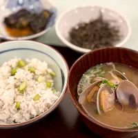 Snapdishの料理写真:丹波篠山黒豆ご飯と浅利味噌汁|流線形さん