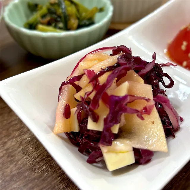 Snapdishの料理・レシピ写真:紫キャベツとりんごのマリネ｜りんごを使って一品料理