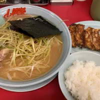 Snapdishの料理写真:醤油ネギチャーシュー麺！