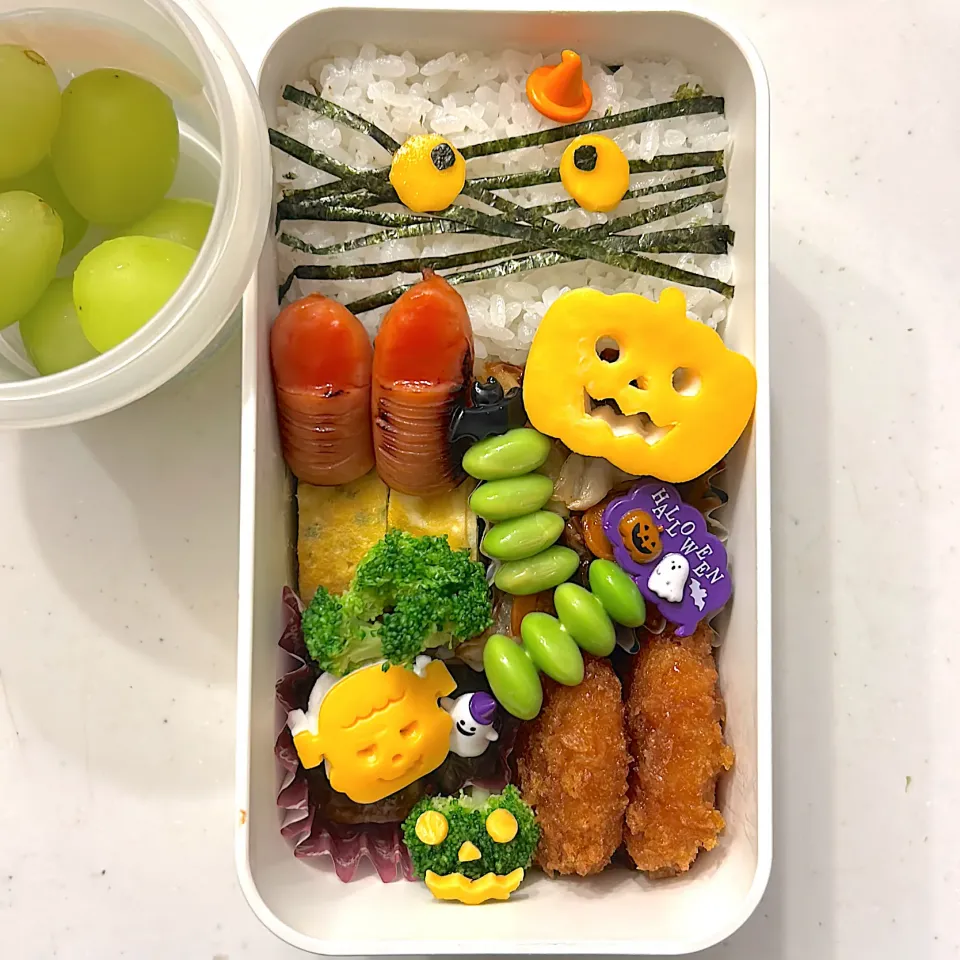 Snapdishの料理写真:ソースチキンカツ
野菜炒め
茄子の煮浸し
卵焼き(あおさ入り)
チーズはんぺん
ウインナー
ブロッコリー
枝豆
のり弁
シャインマスカット|ayumomさん