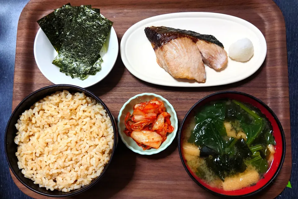 今日の朝ごはん（発芽米（発芽玄米）、ぶりの塩焼き、焼きのり、ほうれん草のみそ汁、白菜キムチ）|Mars＠釜飯作り研究中さん