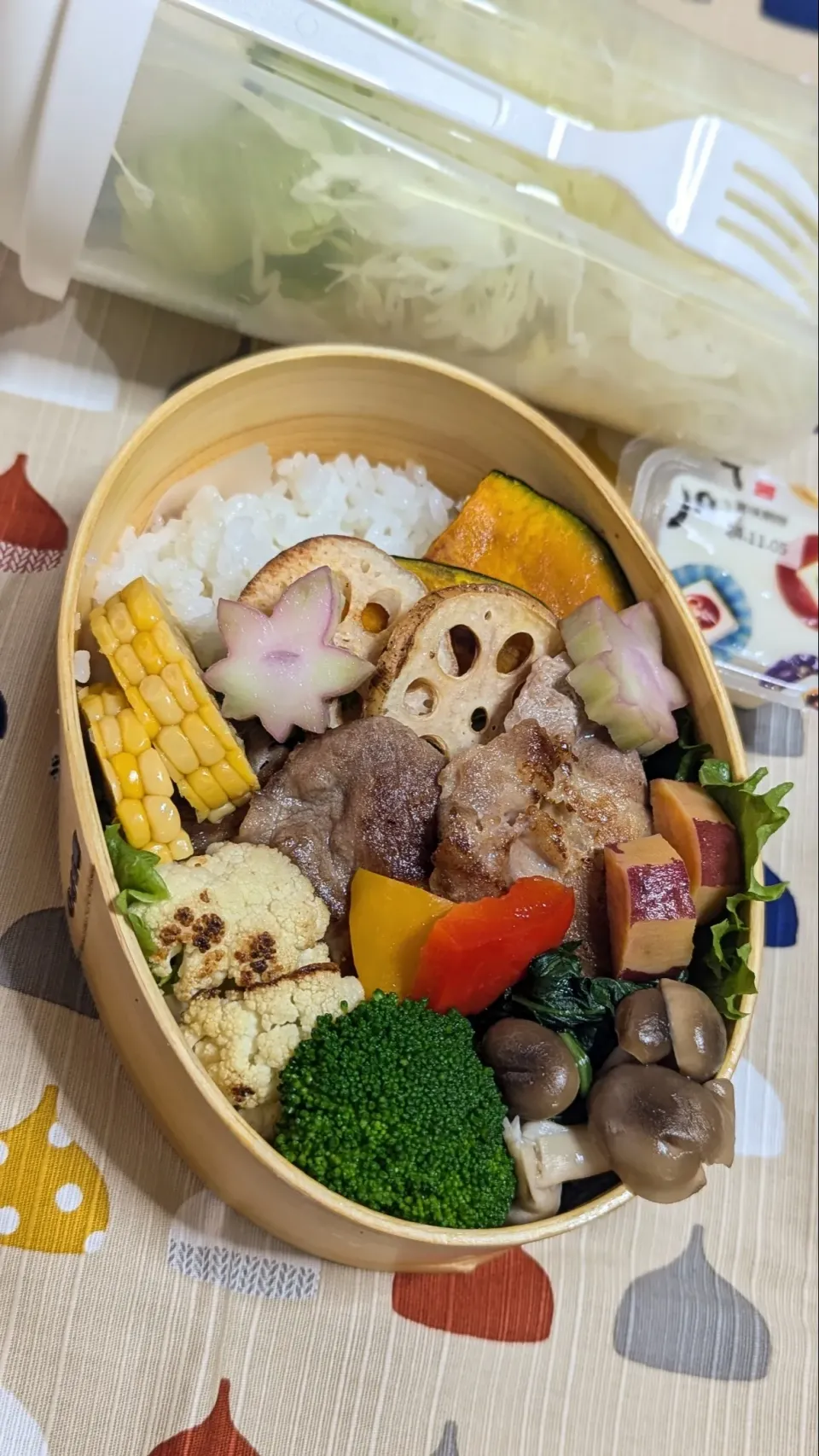 Snapdishの料理写真:本日のお弁当〜豚肉の野菜の挟み焼き弁当|f.1125beさん