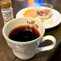 Snapdishの料理写真:コーヒーにMCTオイル|かっちゃん杉さん