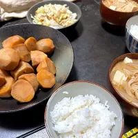 Snapdishの料理写真:晩ごはん★里芋の煮っころがし、蒸しキャベツのおかかポン酢、豆腐とそうめんのみそ汁|ハルさん