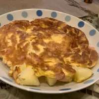 Snapdishの料理写真:じゃがいもの🥔オムレツ😋|アライさんさん