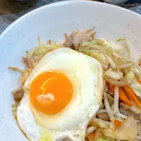 Snapdishの料理写真:今夜は余り物でパパッと野菜炒め|akkaさん