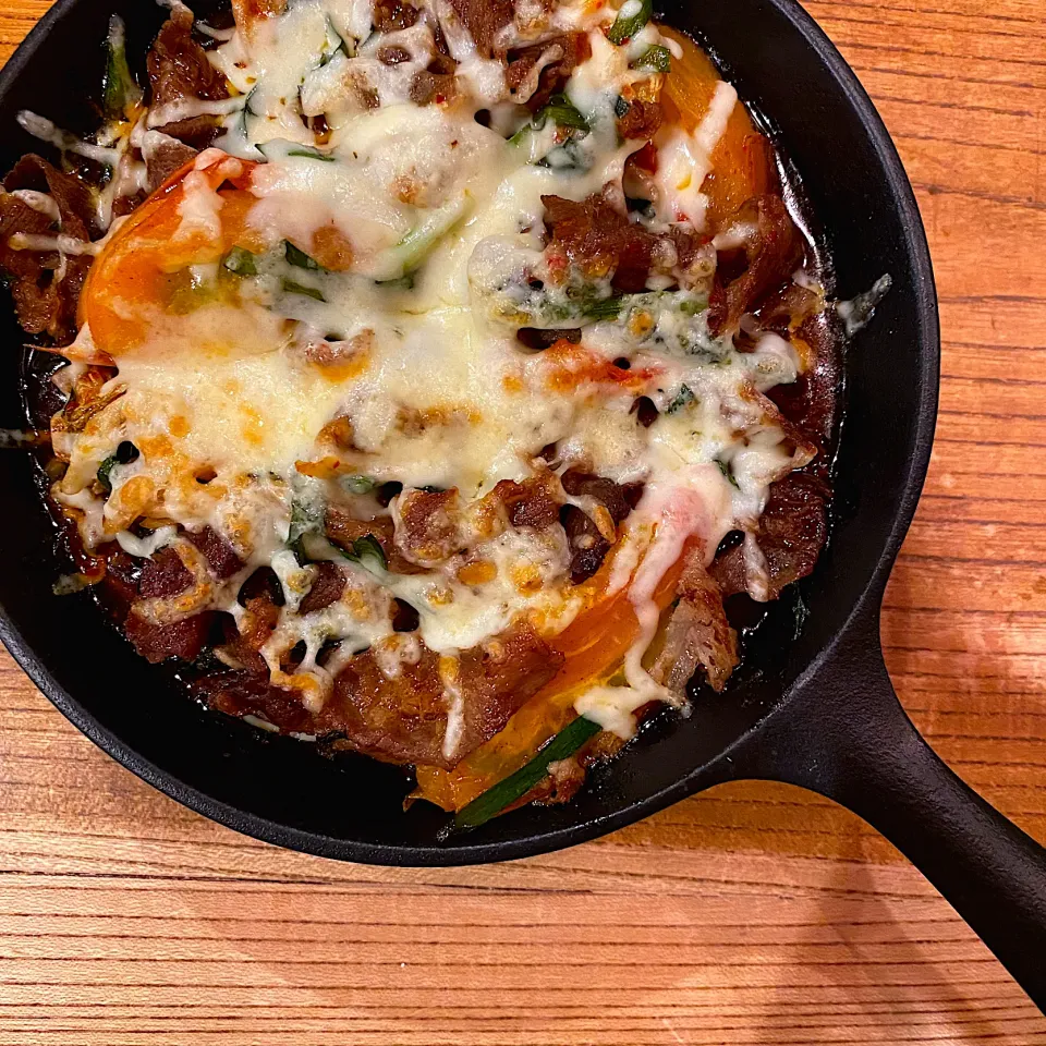 牛肉とトマトのキムチチーズ焼き|はーさん