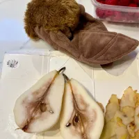 Snapdishの料理写真:2024/10/28 悲しい梨 A Sad Pear