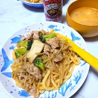 Snapdishの料理写真:万能ソースで豚バラと野菜の焼きうどん|Sakuraさん