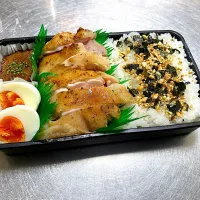 Snapdishの料理写真:鶏もも肉ステーキお弁当🍱