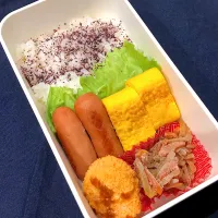 Snapdishの料理写真:ゆかりご飯、たまご焼き、ウインナー、コーンコロッケ、きんぴら|きらきらさん