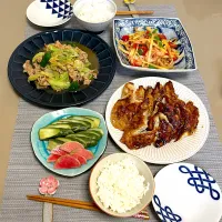 Snapdishの料理写真:餃子，回鍋肉、青パパイヤのソムタム、糠漬け|kekekeさん