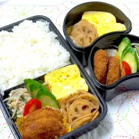 Snapdishの料理写真:お肉屋さんのコロッケ弁当|アッキーさん