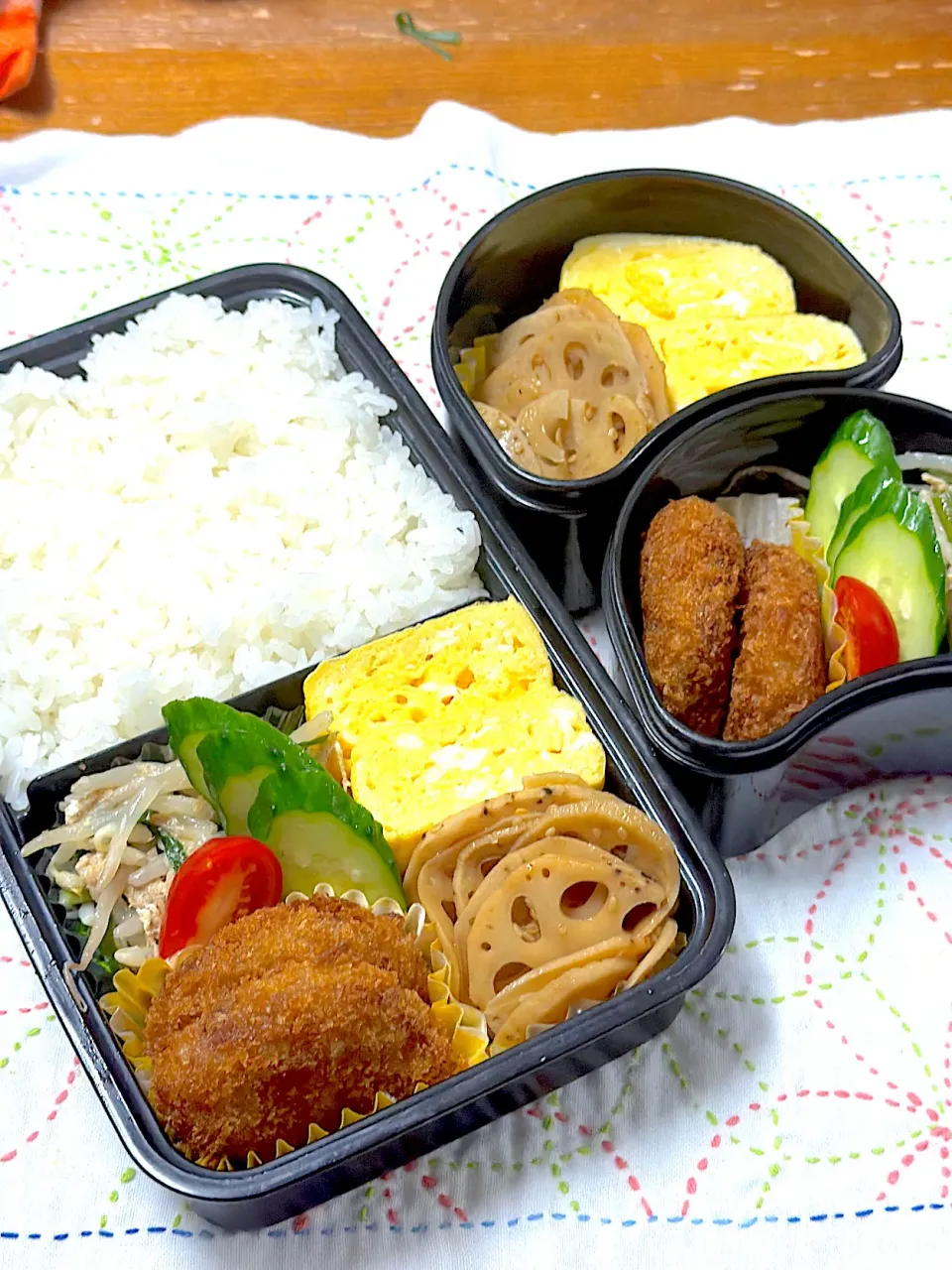 お肉屋さんのコロッケ弁当|アッキーさん