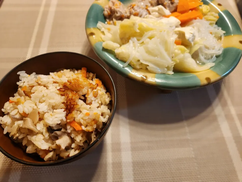 まいたけ炊き込みご飯・肉団子うま塩鍋|chiroruさん