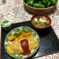 Snapdishの料理写真:grandmaの晩ごはん☆ 今夜はオムライス
…お味噌汁で頂きます|kaoriさん