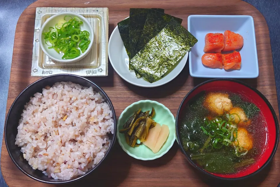 今日の朝ごはん（十六穀ごはん、辛子明太子（あごおとし）、味付のり、納豆、ほうれん草とつみれ汁、すぐき）|Mars＠釜飯作り研究中さん