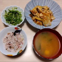 Snapdishの料理写真:2024 1028　さわらとエリンギの中華風南蛮漬け　豆苗と塩昆布のナムル　豆腐とわかめのお味噌汁|いもこ。さん