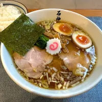 Snapdishの料理写真:味玉ラーメンにライス|マハロ菊池さん