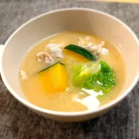 Snapdishの料理写真:かぼちゃと白菜のお味噌汁（豚汁）|みりさん