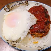 Snapdishの料理写真:目玉焼きバンバーグ丼|秀美«シュウビ»さん