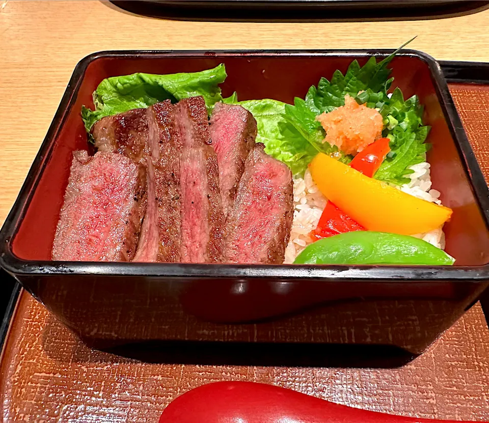 米沢牛赤身ステーキ定食🥩|buhizouさん