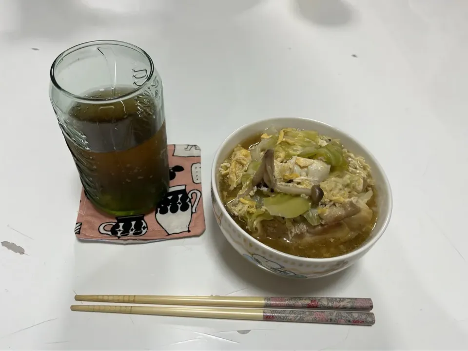 晩御飯は☆野菜と鶏のかき玉餡かけうどん。キャベツ・しめじ・溶き卵|Saharaさん