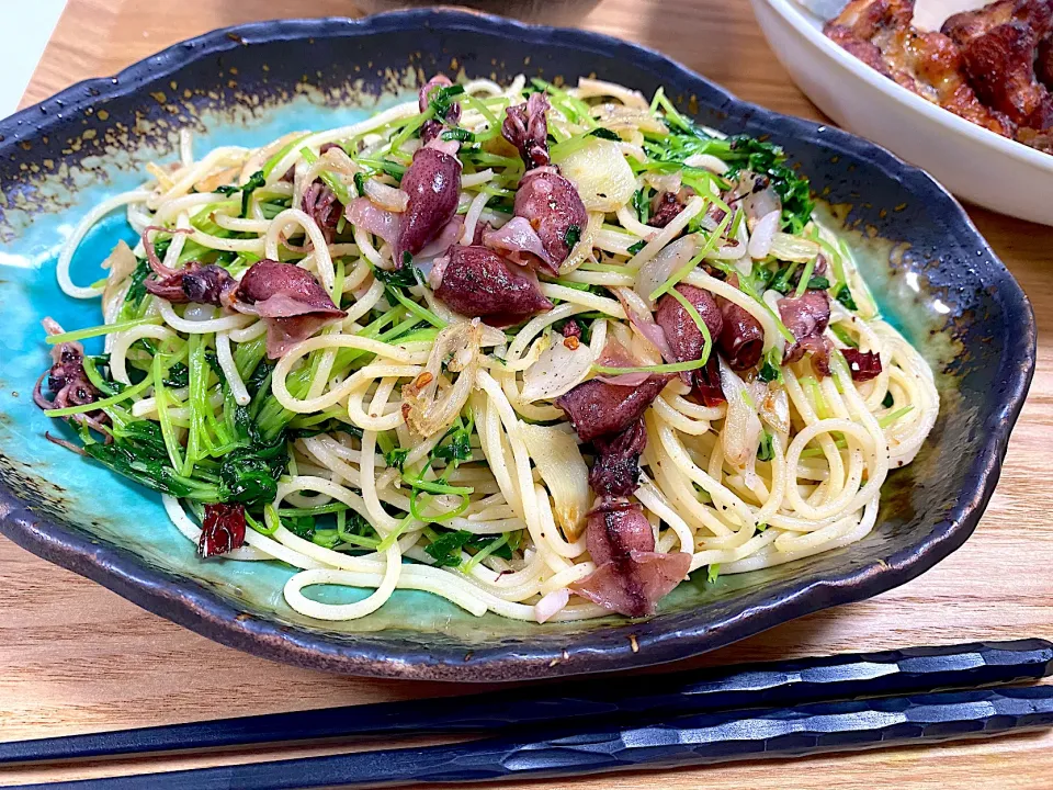 Snapdishの料理写真:ホタルイカと豆苗のペペロンチーノ🍝|Ponoさん