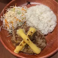 Snapdishの料理写真:びっくりドンキのチーズハンバーグ| ぽんぽこまめだ。さん