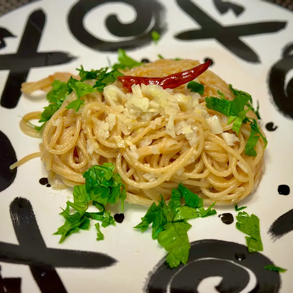 Snapdishの料理写真:ニンニク特盛ペペロンチーノ🍝|にゃあ（芸名）さん