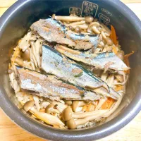 Snapdishの料理写真:秋刀魚の炊き込みご飯| kananoさん