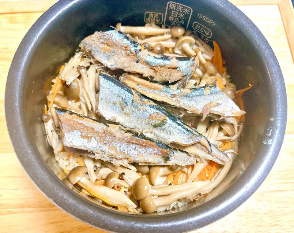 Snapdishの料理写真:秋刀魚の炊き込みご飯|kananoさん